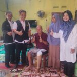 Ketua Komisi 3 DPRD Kab Majalengka Serahkan Bantuan Kaki Palsu di Dawuan​.***