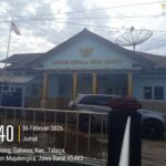 Terkesan Menghindar Kepala Desa Ganeas, Saat Mau Dikonfirmasi Seputar Anggaran.***