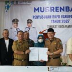 Tinjau Peternakan Sapi Perah di Cilawu, Bupati Garut Targetkan Peningkatan Kualitas Produk Olahan Susu.***