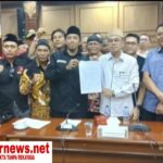 Publik Tuding DPRD Sidoarjo Jadi ‘Stempel’ Eksekutif”​”Sidoarjo Memanas: DPRD Bungkam di Tengah Perseteruan Bupati dan Wakil Bupati.***