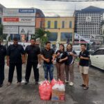 Team DJ Cindi Aurora Official Gelar Aksi Bagi-Bagi Takjil di Jalan Raya Kutisari Surabaya.***