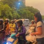 Team DJ Cindi Aurora Official Bertabur Kebaikan Bagi 300 Takjil  Saat Menjelang Buka Puasa Di  Depan polda Jatim.***