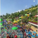 Ribuan Wisatawan Padati Darajat, Polres Garut Tingkatkan Patroli Dialogis Jaga Keamanan.***