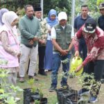 Tanam Harapan Di Harum Madu, Sekolah Sungai Cimanuk Ajak Milenial Garut, ‘’ Melek” Kelestarian Air.